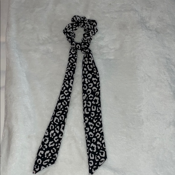 aerie Accessories - Leopard hair ribbon